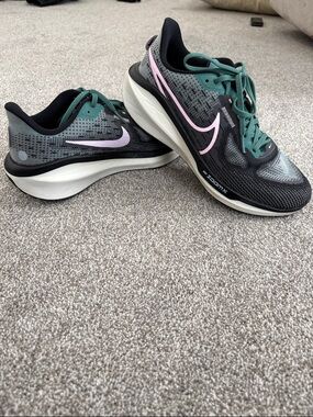 Nike Women’s Vomero 17